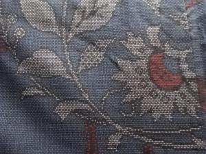 アンティーク　花唐草模様織り出し本場泥大島紬着物(5マルキ)